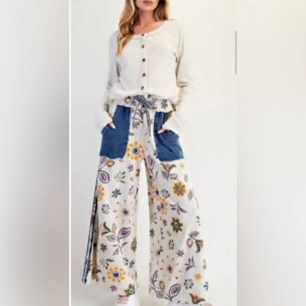 Floral Wide Leg Pants with Blue Pockets